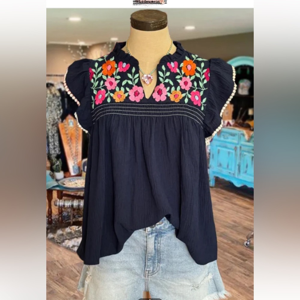 BNWT boutique navy blue smocked  shirt